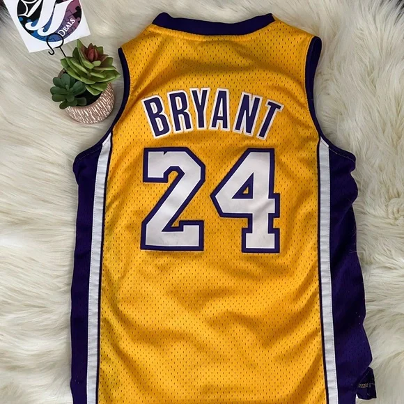 Lakers Kobe #24 Jersey M youth/ S Women's